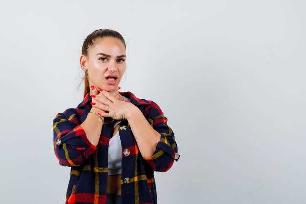 Симптомы и причины боли в горле при глотании